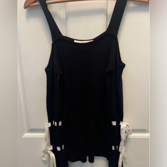 PRE-OWNED BOSTON PROPER WOMEN'S COLD SHOULDER SWEATER W/BELL SLEEVES- SMALL - Picture 1 of 6